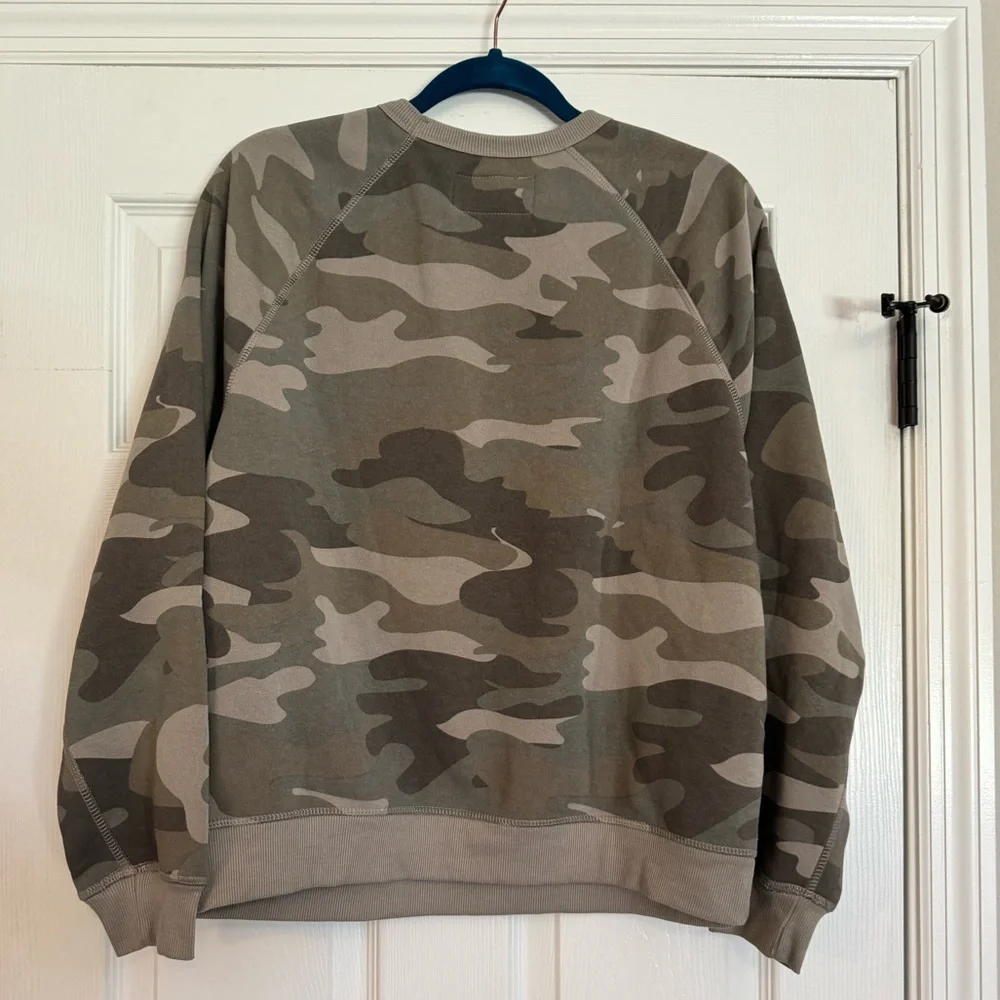 NWT Military Army Camo Crewneck Fleece Sweatshirt Size: M - Picture 2 of 4